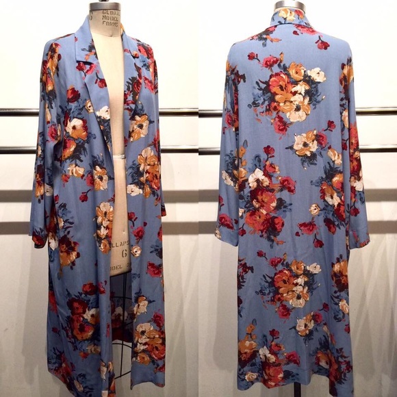 Forever 21 Sweaters - NWOT. Floral Kimono